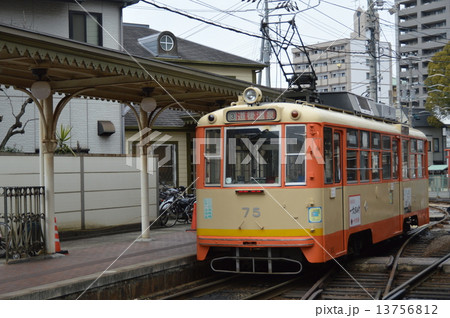 伊予鉄道の路面電車（愛媛県松山市） 13756812