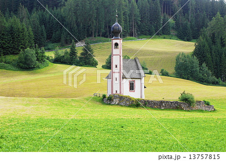 サンタ・マッダレーナ村 santa maddalena  ザンクト・ヨハン教会 st. johann サンタ・マッダレーナ村 santa maddalena  ザンクト・ヨハン教会 st. johann 13757815