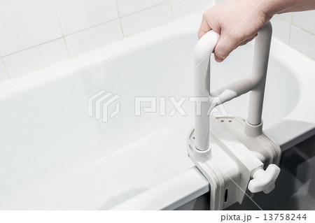 hand holding the handrail in the bathroom 13758244