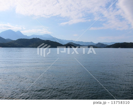 台湾 南投県 日月潭 (にちげつたん) ラル島付近 台湾 南投県 日月潭 (にちげつたん) ラル島付近 13758310
