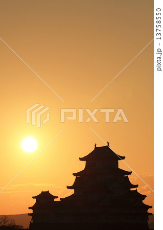 12月兵庫 保存修理工事完了後の姫路城連立式天守群(初日の出イメージ) 12月兵庫 保存修理工事完了後の姫路城連立式天守群(初日の出イメージ) 13758550