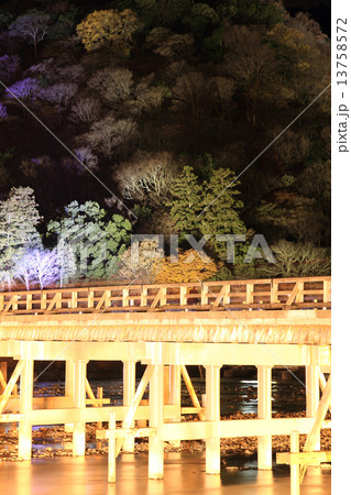 12月京都 嵐山渡月橋ライトアップ(嵐山花灯路) 13758572