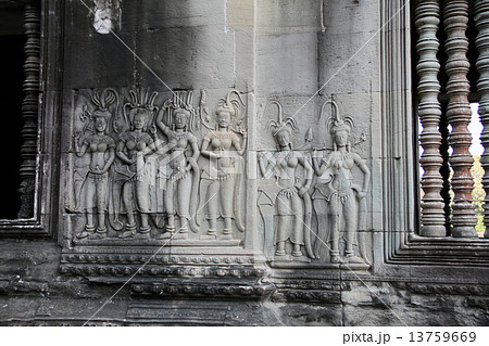 アンコールワットのレリーフ 13759669