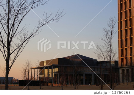夕暮れの理科大図書館 夕暮れの理科大図書館 13760263