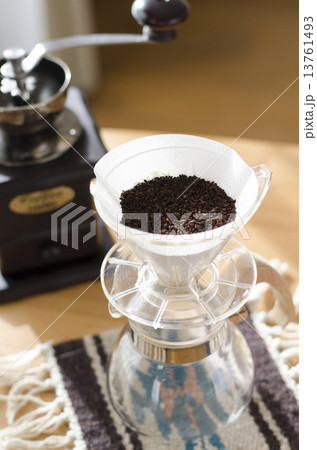 コーヒー　ハンドドリップ準備 13761493