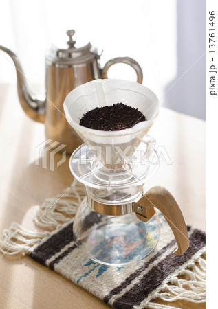 コーヒー ハンドドリップ準備 コーヒー ハンドドリップ準備 13761496