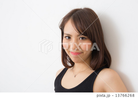 若い女性 若い女性 13766268