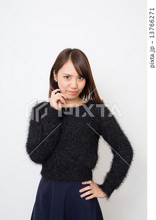 若い女性 若い女性 13766271