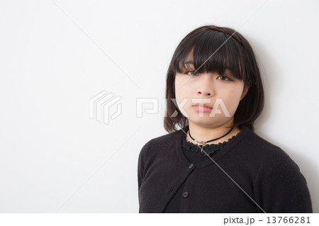 若い女性 13766281