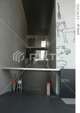 丸亀猪熊弦一郎美術館 13767252