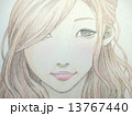 微笑む若い女性の手描きのイラスト 13767440