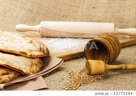 fresh pita bread 13775384