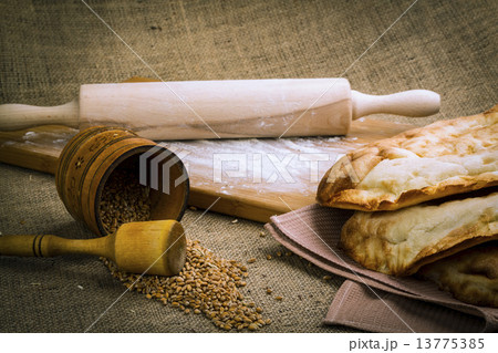 fresh pita bread 13775385