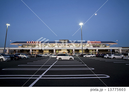 福岡空港国際線の夜景 13775603