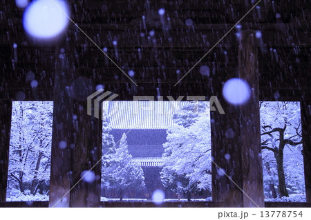 1月京都 建仁寺・法堂(雪景色) 13778754