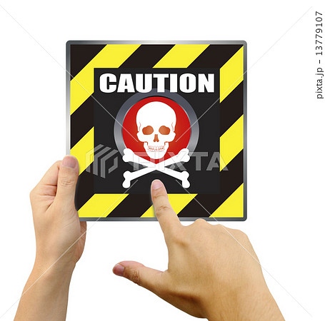 危険なボタンを押す手 13779107