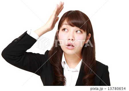 忘れっぽいビジネスウーマン 13780654