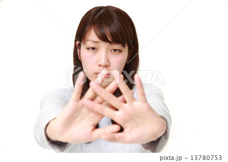 拒絶する女性 13780753