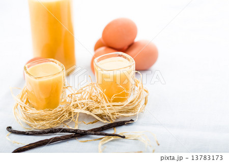 egg liqueur egg liqueur 13783173