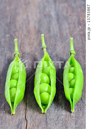 green pea pods green pea pods 13783867