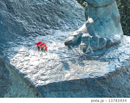 Image of gray monument with two flowers Image of gray monument with two flowers 13783934