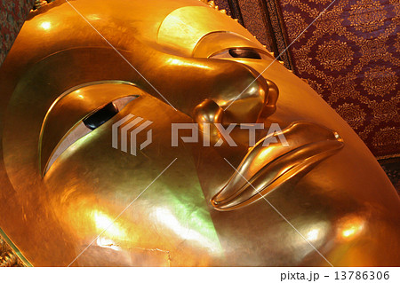 Golden Buddha head close up Golden Buddha head close up 13786306