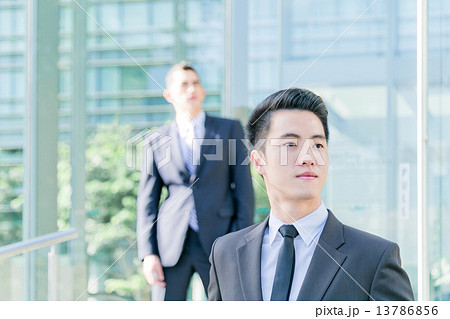 A confidence asian business man 13786856