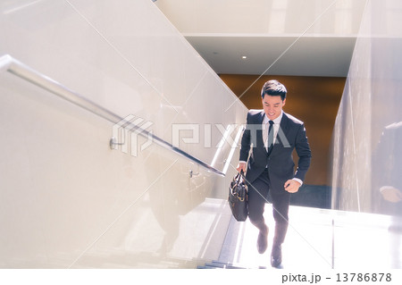 Asian business man is running and rushing for a urgent meeting 13786878