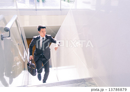 Asian business man is running and rushing for a urgent meeting 13786879