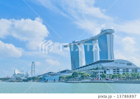 Marina Bay Sands - A Singapore's travel and business landmark 13786897