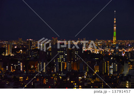 東京台東区から見たスカイツリーと夜景 13791457