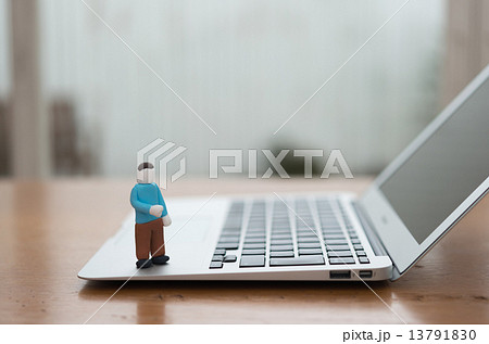 男性　ノートパソコン 13791830