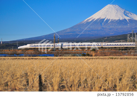富士山と新幹線 13792856