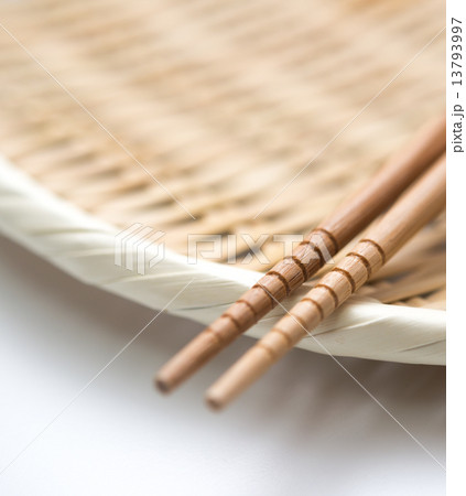 菜箸とざる 13793997