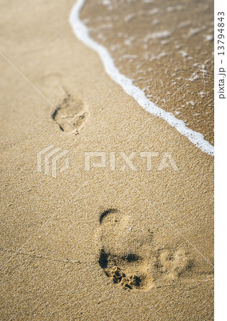 footprint in the sand 13794843