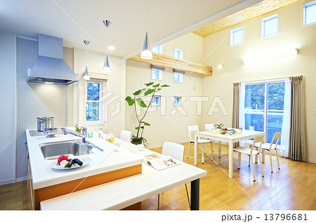 洋風建築 リビング キッチンの写真素材