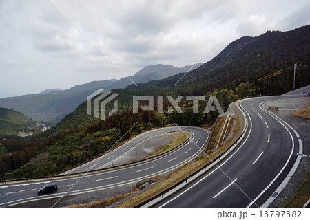山間道路 13797382