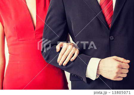 couple with wedding ring 13805071