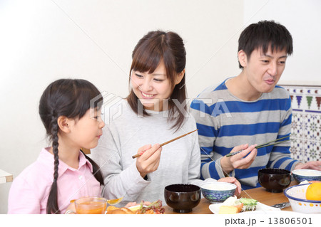 大家族の食事 大家族の食事 13806501