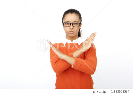NGサインをするアジア人女性 NGサインをするアジア人女性 13806864