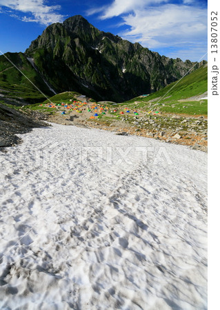 剱沢の残雪と剱岳の展望 剱沢の残雪と剱岳の展望 13807052