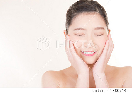 女の子のスキンケア 13807149