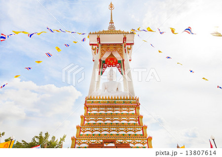 Buddha, White Buddha in Yansittaram, Thailand temple. Buddha, White Buddha in Yansittaram, Thailand temple. 13807614