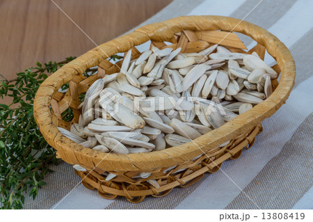 White sunflower seeds 13808419