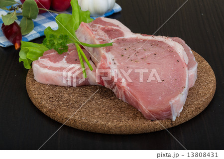 Raw t-bone steak Raw t-bone steak 13808431
