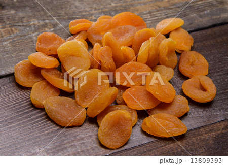 dried apricots 13809393