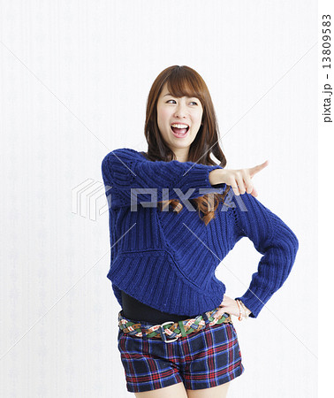 若い女性 13809583