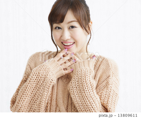 若い女性 若い女性 13809611