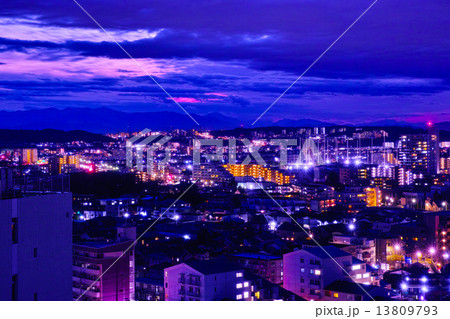東京の多摩地区の夜景 13809793
