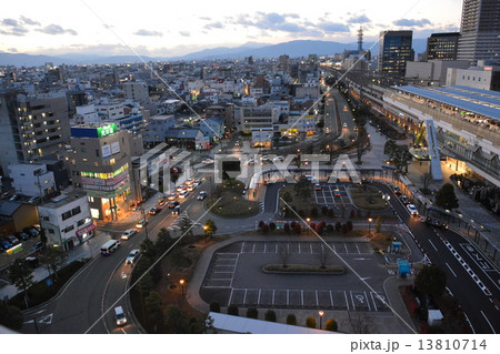 夕暮れの岐阜駅周辺の写真素材